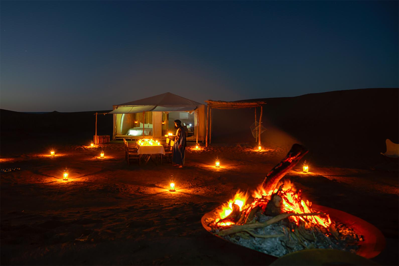 An intimate and luxurious outdoor dining experience in the desert.